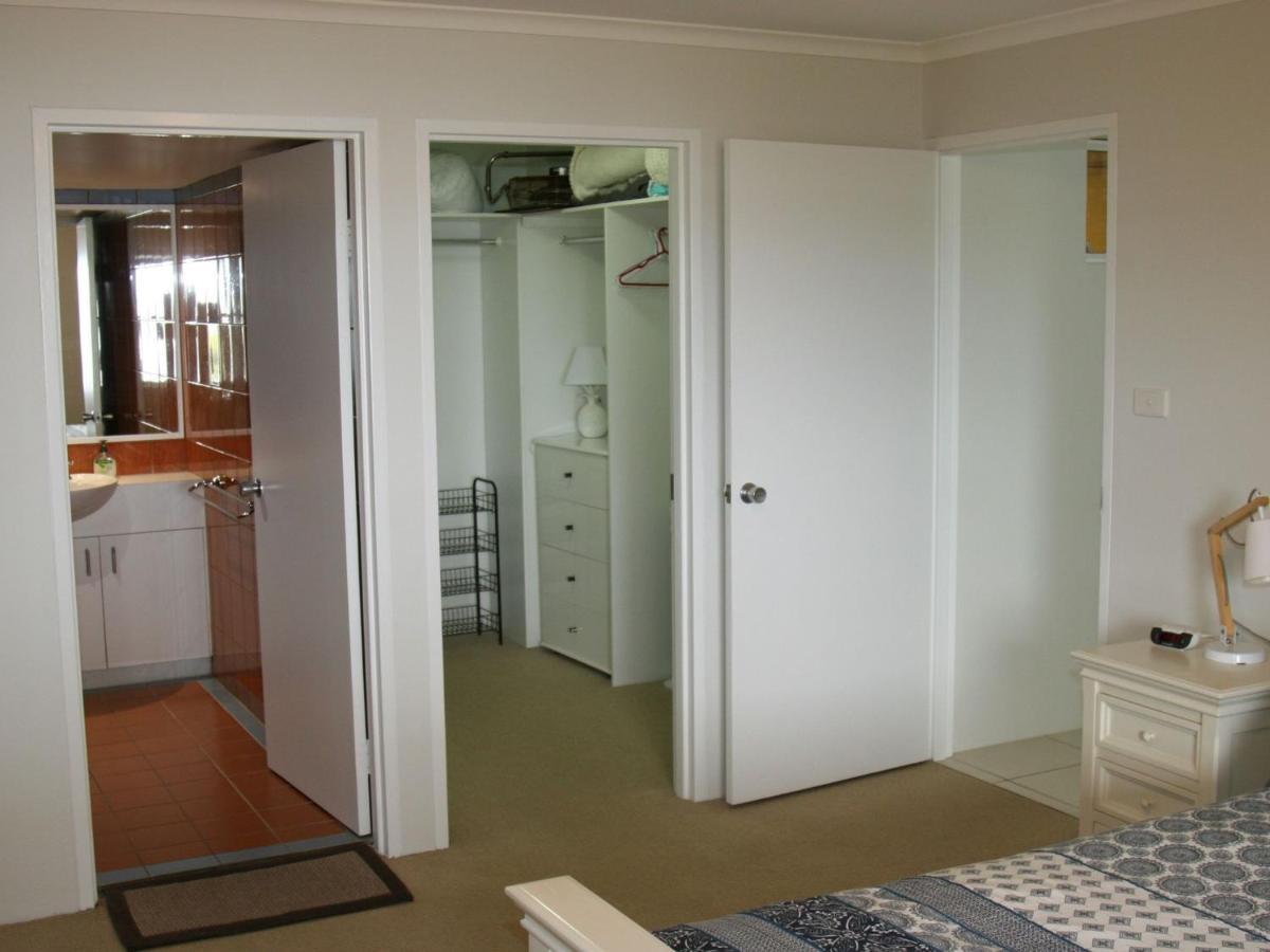 The Clippers 1 Fabulous Waterfront Unit Apartment Salamander Bay Bagian luar foto